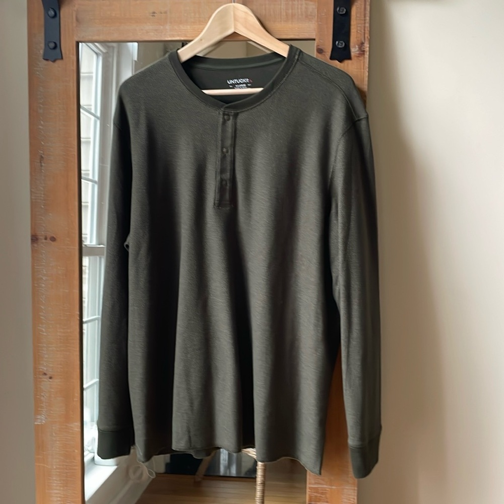 UNTUCKit Hunter Green Henley Size XL